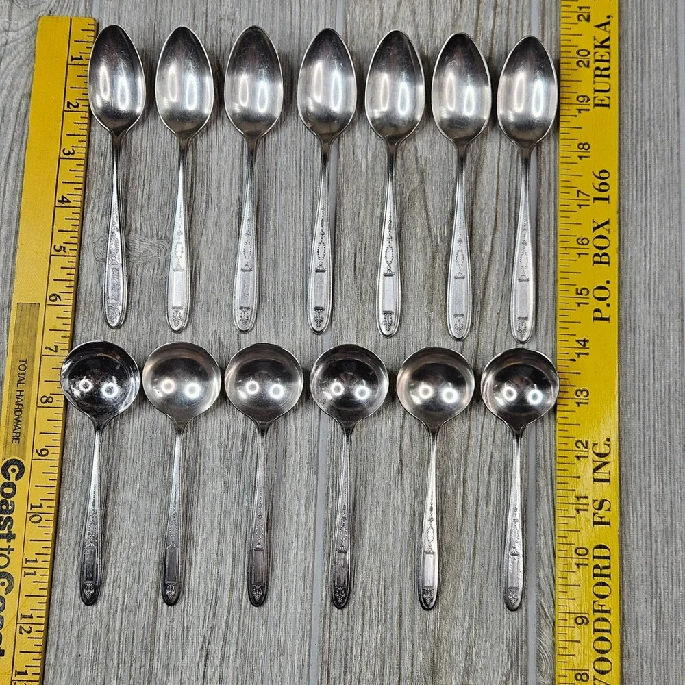 Oneida Community‎ Plate Grosvenor Set 13 Pcs Teaspoons Bouillon Soup Spoons